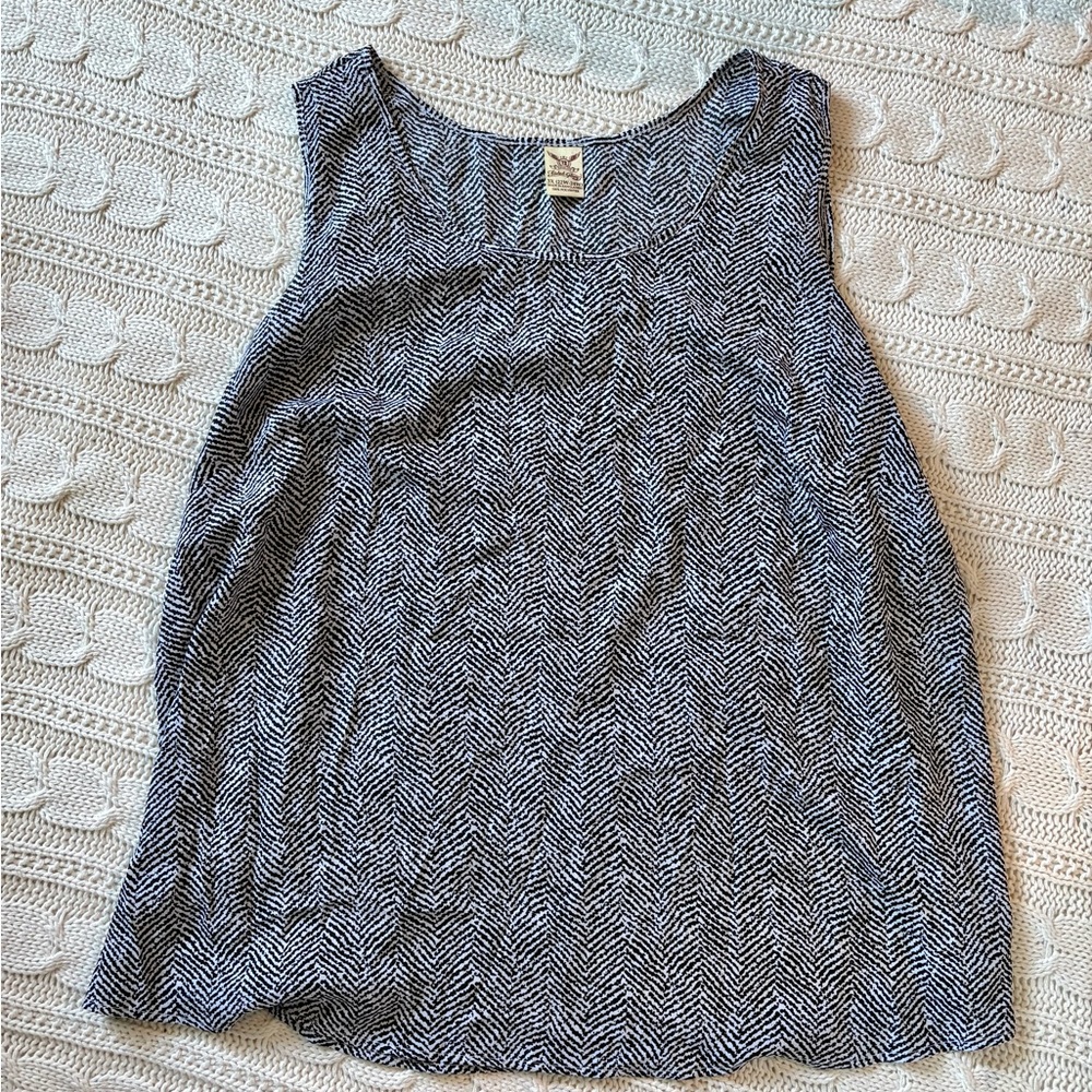 Women's Black and White Top